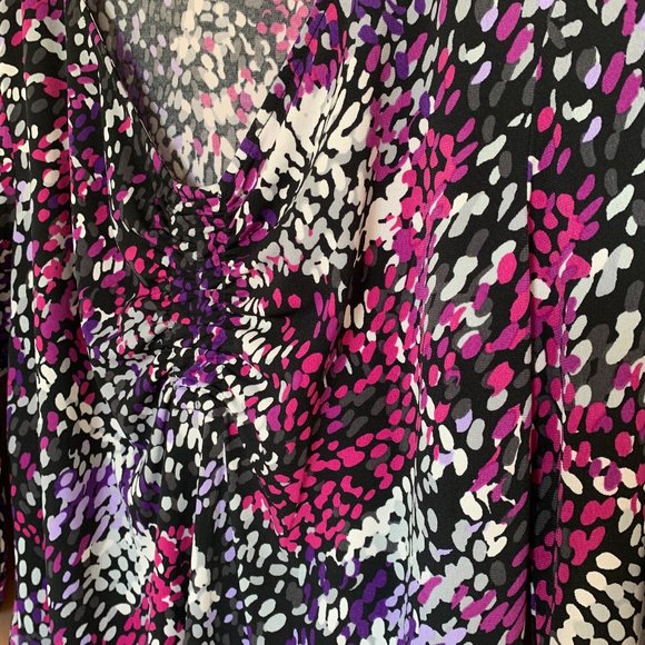 Flattering Blouse - Picture 2 of 3